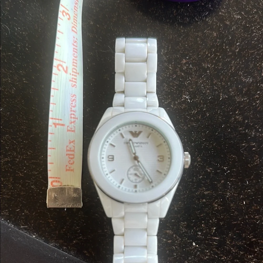 Emporio Armani Elegant White ceramic band Watch - Picture 10 of 10